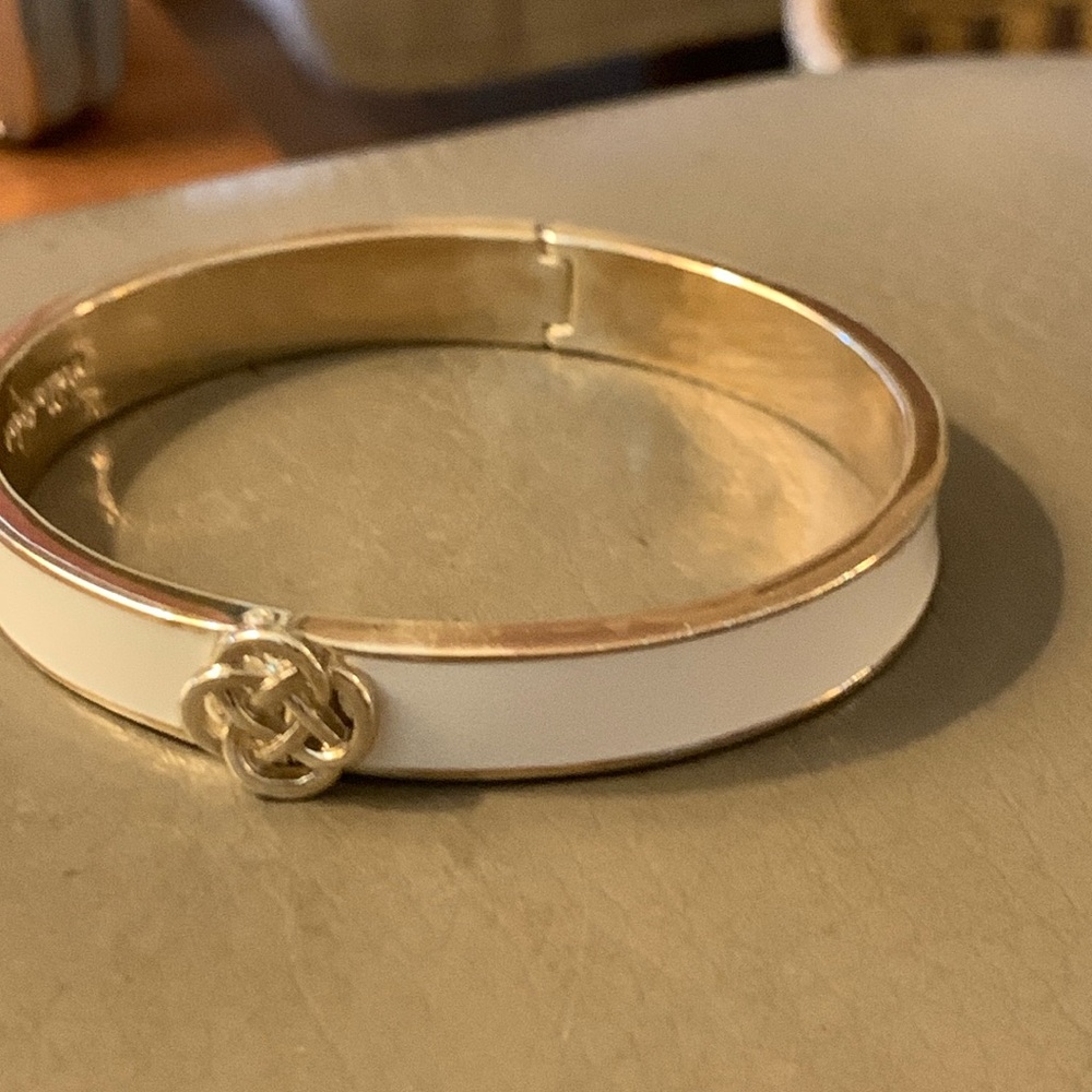 stella&dot WHITE ENAMELED GOLD HINGED BANGLE WITH KNOT MEDALLION CLASP